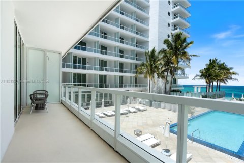 Condo in Miami Beach, Florida, 1 bedroom  № 1813836 - photo 7