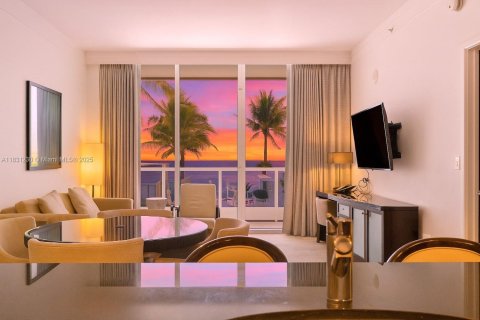 Condo in Miami Beach, Florida, 1 bedroom  № 1813836 - photo 23