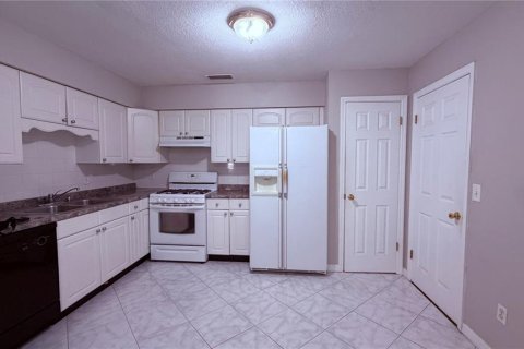 Снять в аренду квартиру в Кэсселберри, Флорида 4 комнаты, 92.9м2, № 2092446 - фото 7