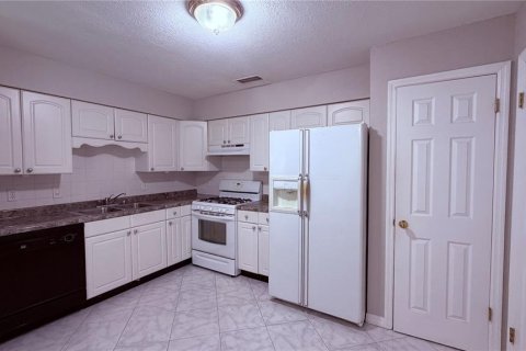 Снять в аренду квартиру в Кэсселберри, Флорида 4 комнаты, 92.9м2, № 2092446 - фото 8