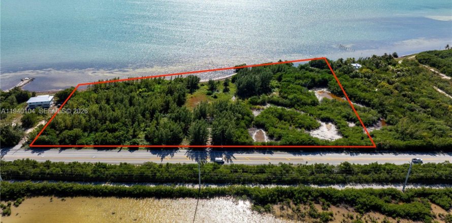 Commercial property in Marathon, Florida № 2000636