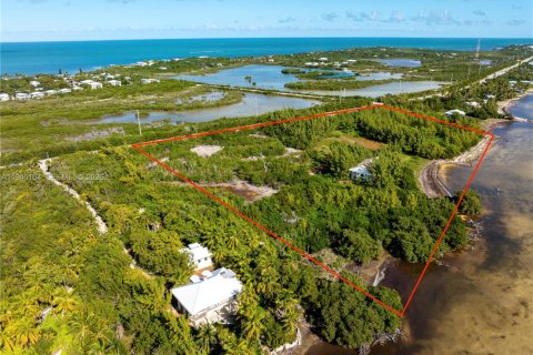 Commercial property in Marathon, Florida № 2000636 - photo 15