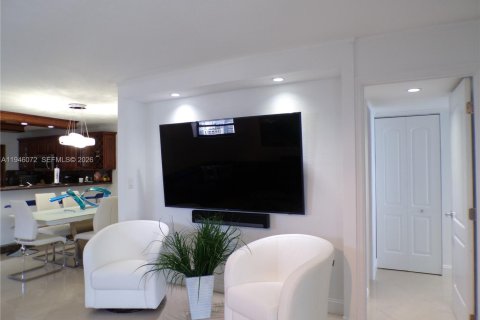 Снять в аренду кондоминиум в Майами-Бич, Флорида 2 спальни, 117.24м2, № 2002345 - фото 9