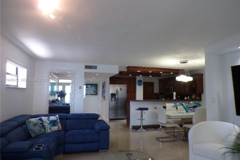 Снять в аренду кондоминиум в Майами-Бич, Флорида 2 спальни, 117.24м2, № 2002345 - фото 6