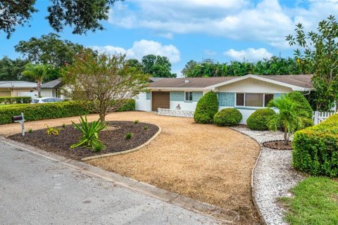 Villa ou maison à vendre à Largo, Floride: 2 chambres, 127.18 m2 № 2408232 - photo 2