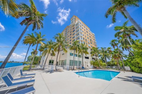 Condo in North Bay Village, Florida, 1 bedroom  № 1842869 - photo 2