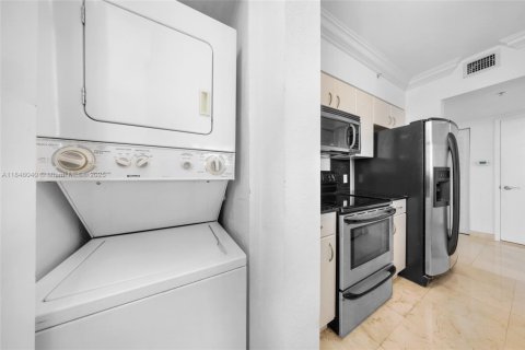 Condo in North Bay Village, Florida, 1 bedroom  № 1842869 - photo 19