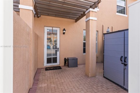 Touwnhouse à vendre à Pembroke Pines, Floride: 2 chambres, 127.09 m2 № 2007508 - photo 16