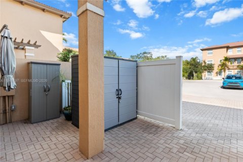 Touwnhouse à vendre à Pembroke Pines, Floride: 2 chambres, 127.09 m2 № 2007508 - photo 17