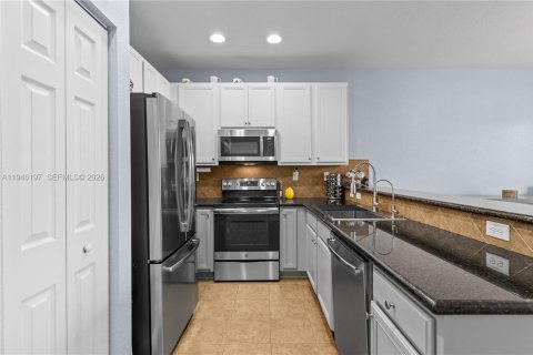Touwnhouse à vendre à Pembroke Pines, Floride: 2 chambres, 127.09 m2 № 2007508 - photo 5
