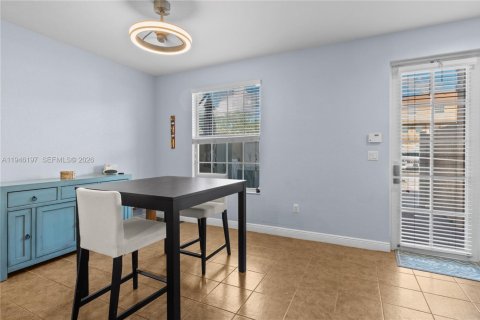 Touwnhouse à vendre à Pembroke Pines, Floride: 2 chambres, 127.09 m2 № 2007508 - photo 7