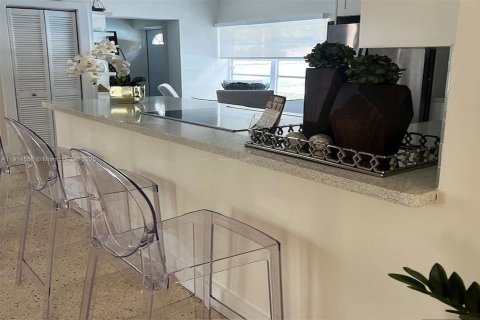 House in North Miami, Florida 3 bedrooms № 1971163 - photo 3