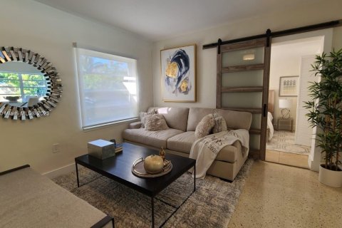 House in North Miami, Florida 3 bedrooms № 1971163 - photo 8