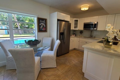 House in North Miami, Florida 3 bedrooms № 1971163 - photo 5