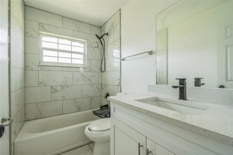 House in Chuluota, Florida 4 bedrooms, 137.31 sq.m. № 1829818 - photo 11