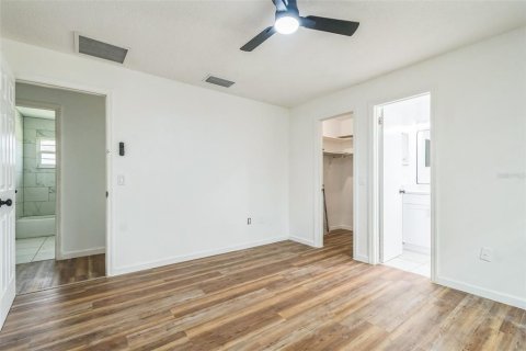 House in Chuluota, Florida 4 bedrooms, 137.31 sq.m. № 1829818 - photo 17