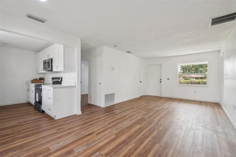 House in Chuluota, Florida 4 bedrooms, 137.31 sq.m. № 1829818 - photo 9