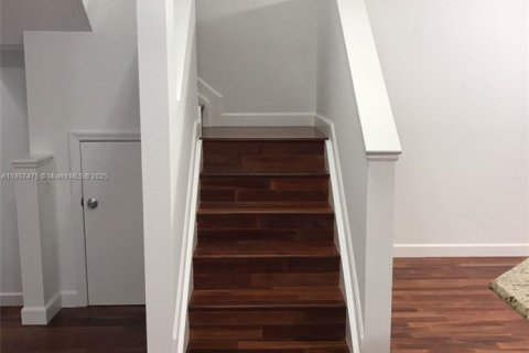 Купить таунхаус в Авентура, Флорида 2 спальни, 122.26м2, № 2012730 - фото 5