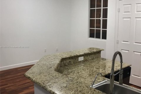 Купить таунхаус в Авентура, Флорида 2 спальни, 122.26м2, № 2012730 - фото 10