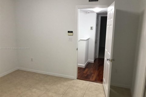 Купить таунхаус в Авентура, Флорида 2 спальни, 122.26м2, № 2012730 - фото 19