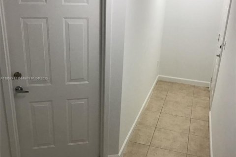 Купить таунхаус в Авентура, Флорида 2 спальни, 122.26м2, № 2012730 - фото 30