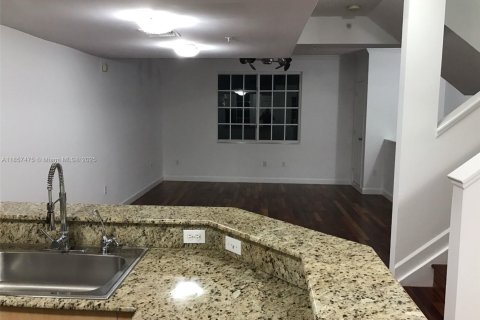 Купить таунхаус в Авентура, Флорида 2 спальни, 122.26м2, № 2012730 - фото 11