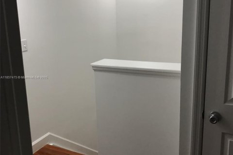 Купить таунхаус в Авентура, Флорида 2 спальни, 122.26м2, № 2012730 - фото 17