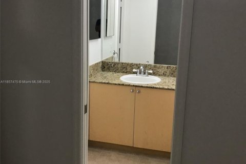 Купить таунхаус в Авентура, Флорида 2 спальни, 122.26м2, № 2012730 - фото 24