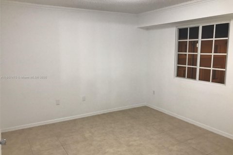 Купить таунхаус в Авентура, Флорида 2 спальни, 122.26м2, № 2012730 - фото 13