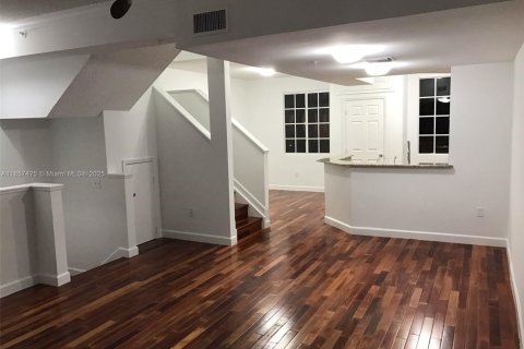 Купить таунхаус в Авентура, Флорида 2 спальни, 122.26м2, № 2012730 - фото 3