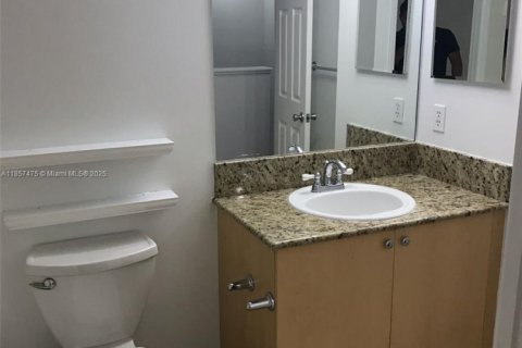 Купить таунхаус в Авентура, Флорида 2 спальни, 122.26м2, № 2012730 - фото 18