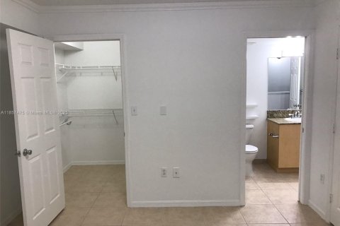 Купить таунхаус в Авентура, Флорида 2 спальни, 122.26м2, № 2012730 - фото 14