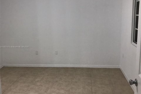 Купить таунхаус в Авентура, Флорида 2 спальни, 122.26м2, № 2012730 - фото 15