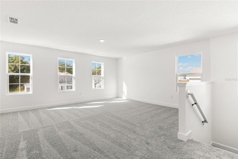 House in Mount Dora, Florida 4 bedrooms, 248.05 sq.m. № 2205581 - photo 9
