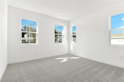 House in Mount Dora, Florida 4 bedrooms, 248.05 sq.m. № 2205581 - photo 3