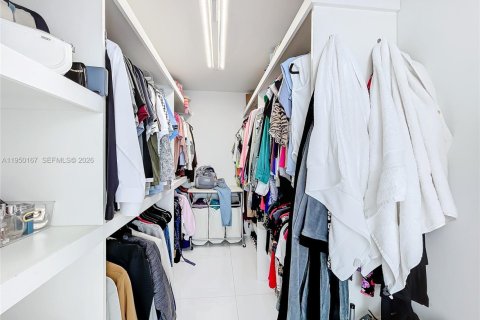 Condominio en alquiler en Miami, Florida, 2 dormitorios, 113.15 m2 № 2054887 - foto 27