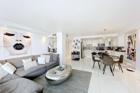 Condominio en alquiler en Miami, Florida, 2 dormitorios, 113.15 m2 № 2054887 - foto 20