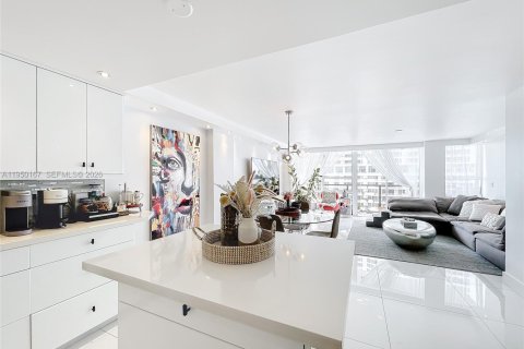 Condominio en alquiler en Miami, Florida, 2 dormitorios, 113.15 m2 № 2054887 - foto 12