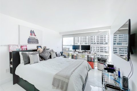 Condominio en alquiler en Miami, Florida, 2 dormitorios, 113.15 m2 № 2054887 - foto 25