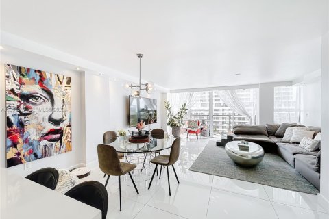 Condominio en alquiler en Miami, Florida, 2 dormitorios, 113.15 m2 № 2054887 - foto 14