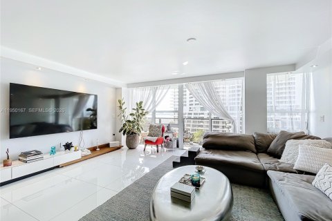 Condominio en alquiler en Miami, Florida, 2 dormitorios, 113.15 m2 № 2054887 - foto 17