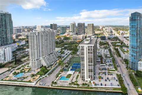 Condominio en alquiler en Miami, Florida, 2 dormitorios, 113.15 m2 № 2054887 - foto 5