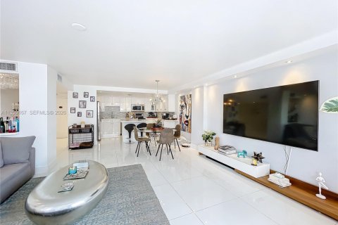 Condominio en alquiler en Miami, Florida, 2 dormitorios, 113.15 m2 № 2054887 - foto 21