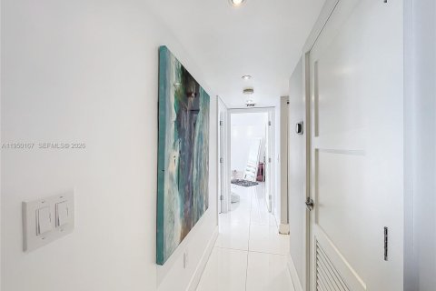 Condominio en alquiler en Miami, Florida, 2 dormitorios, 113.15 m2 № 2054887 - foto 28