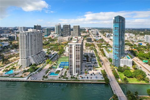 Condominio en Miami, Florida, 2 dormitorios  № 2054887