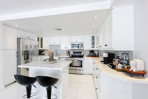 Condominio en alquiler en Miami, Florida, 2 dormitorios, 113.15 m2 № 2054887 - foto 7