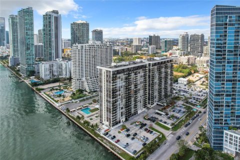 Condominio en alquiler en Miami, Florida, 2 dormitorios, 113.15 m2 № 2054887 - foto 3