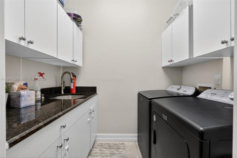 House in Hobe Sound, Florida 4 bedrooms, 225.29 sq.m. № 2048775 - photo 25