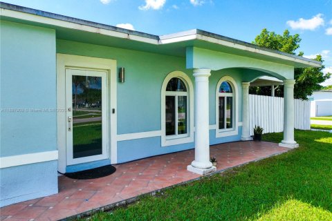 Villa ou maison à vendre à Homestead, Floride: 3 chambres, 151.34 m2 № 1956270 - photo 3