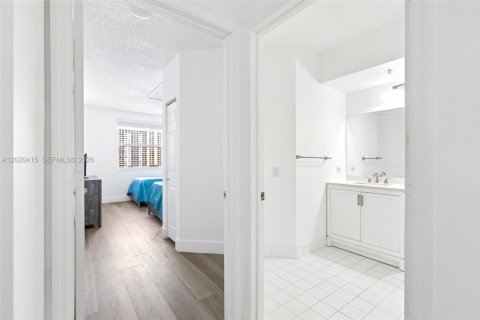 Купить кондоминиум в Санни-Айлс-Бич, Флорида 2 спальни, 103.68м2, № 2190339 - фото 17